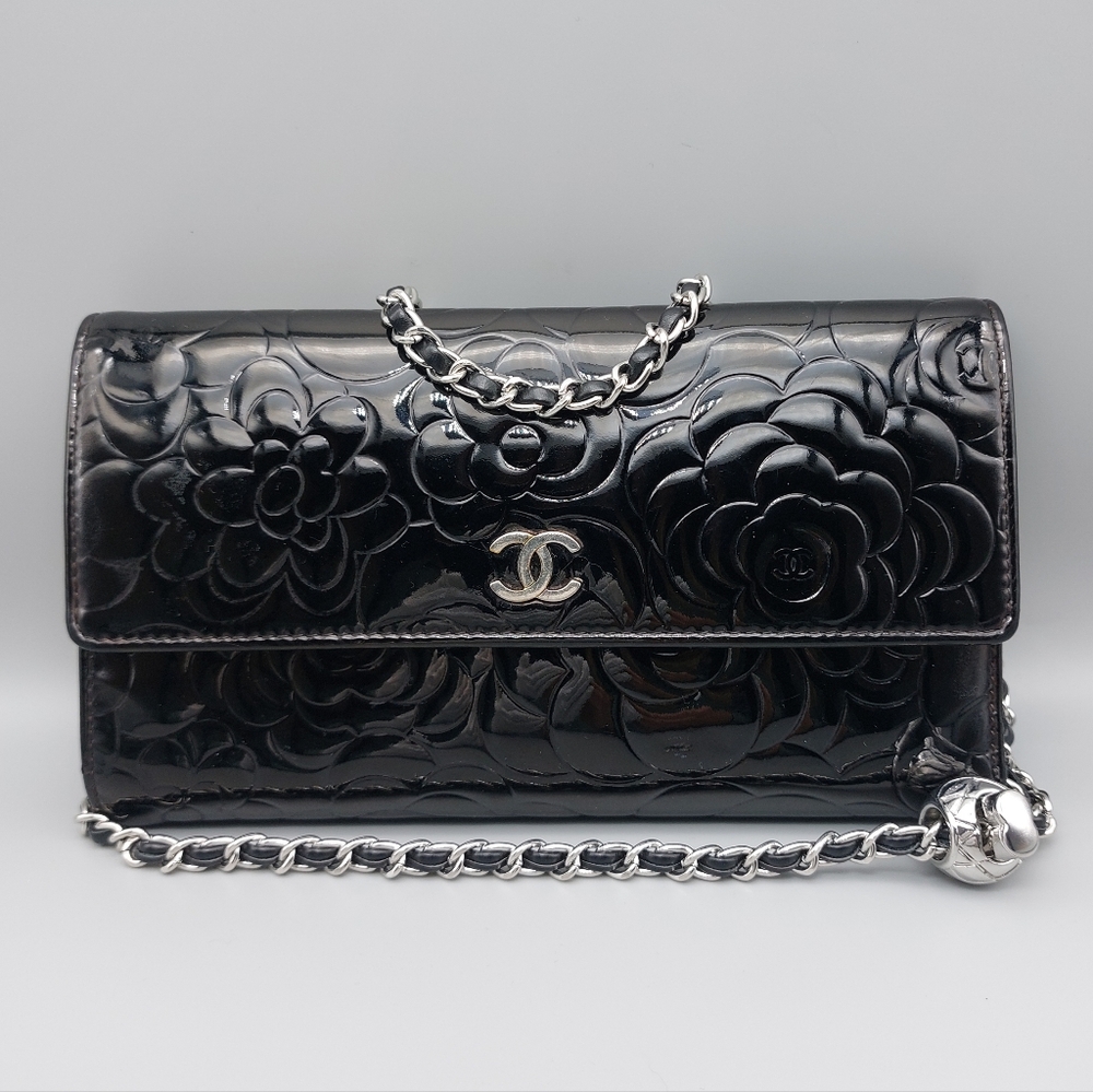 🖤CHANEL Black Camellia Patent Leather  Clutch/Wallet🖤